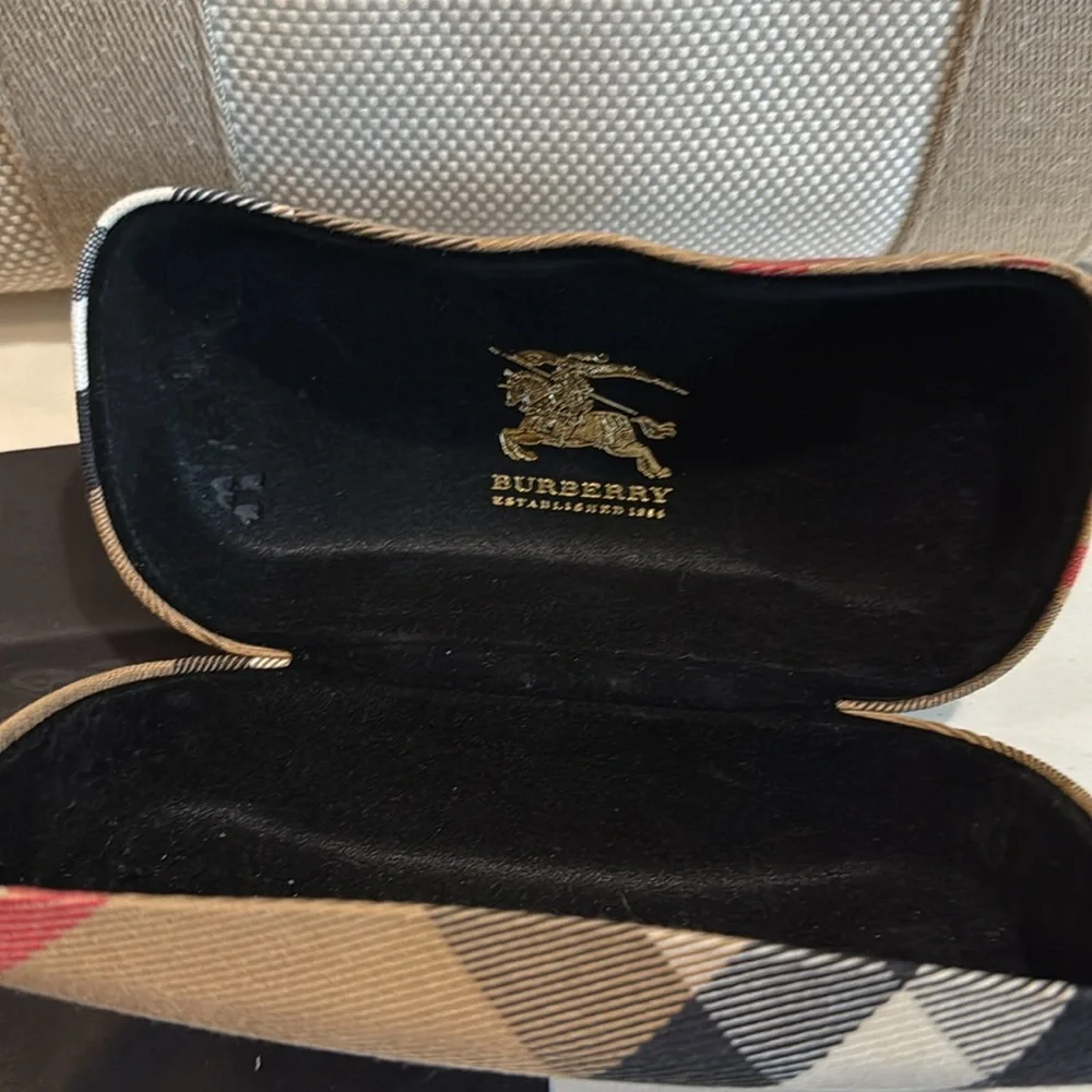 Burberry Sunglasses Case - EUC - Picture 2 of 7